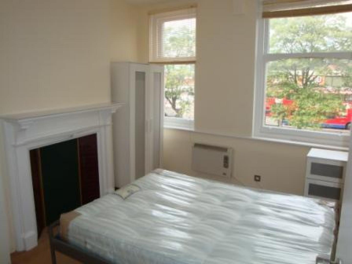 			2 Bedroom, 1 bath, 1 reception Flat			 North End Road, GOLDERS GREEN